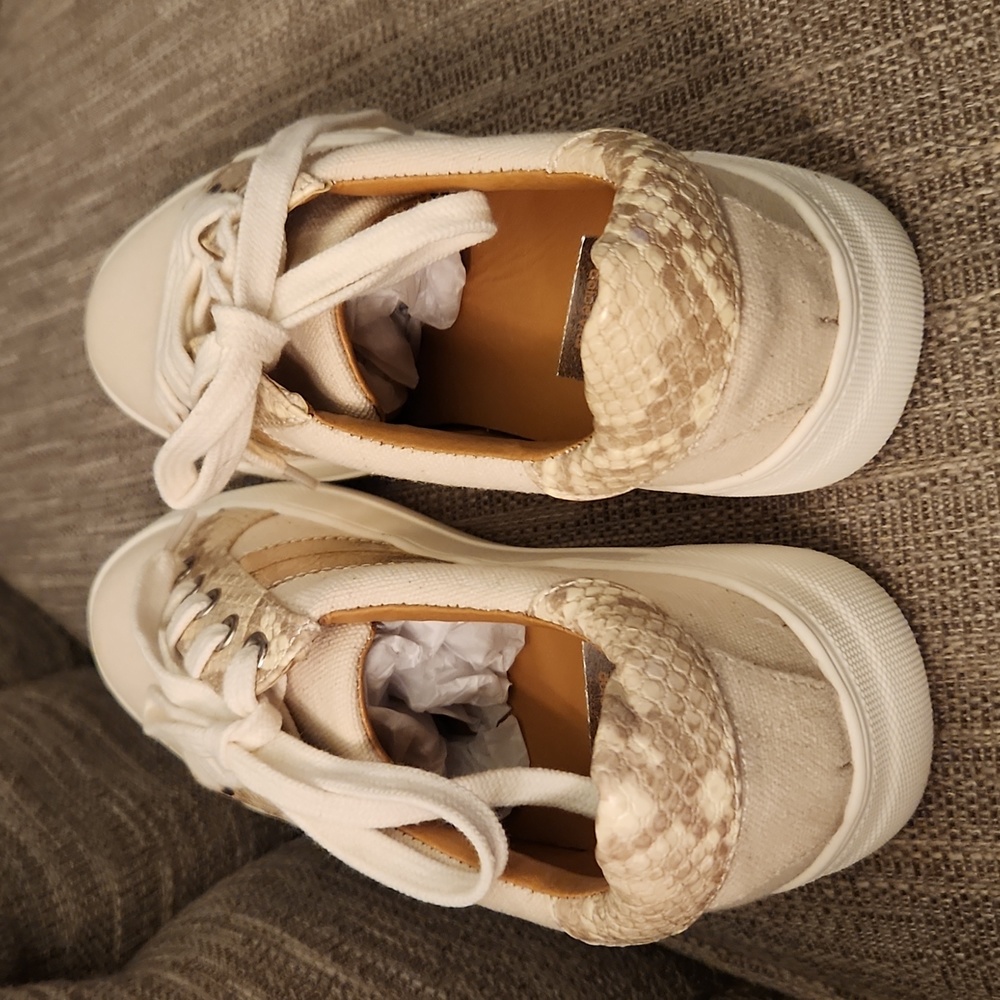 Size 6 DV by Dolce Vita Rocco Lace Up Sneaker - Picture 4 of 6